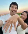 Di usianya yang ke-36, bintang laga Last Breath ini melamar kekasihnya Allison Hsu yang delapan tahun lebih tua darinya. [@allison]