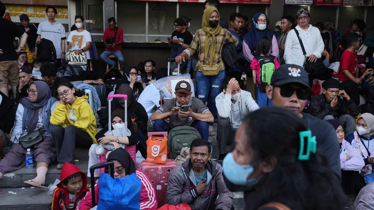 Puncak Arus Mudik Lebaran 2026, Terminal Kalideres Diserbu Pemudik