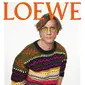 Daniel Craig ubah gaya secara kontras dalam pemotretan LOEWE. (dok. Instagram @loewe fotografer:&nbsp;David Sims /https://www.instagram.com/p/C91_dsWoIhP/)