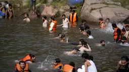 Departemen Meteorologi Pakistan, atau PMD, telah memperkirakan kondisi gelombang panas hingga 27 Mei di sebagian besar wilayah negara itu. (AP Photo/Anjum Naveed)