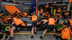 Gelar ini menjadi yang kedua secara beruntun bagi tim berjuluk The Papaya itu setelah musim 2024 lalu. (AFP/Mohd Rasfan)