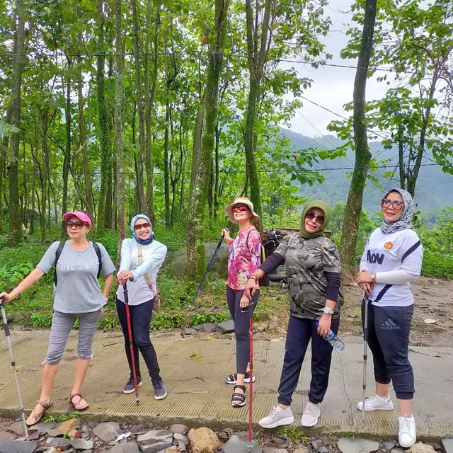 [Fimela] Tak Tahan Dipoligami, Ini 6 Potret Ida Murwani Istri Pertama Parto