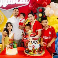 Potret Ulang Tahun Rayyanza ke-3 Bertemakan Animasi Cars. [@raffinagita1717]