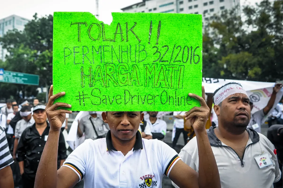 20160919-Sopir Taksi Online Demo Tolak Uji Kir-Jakarta