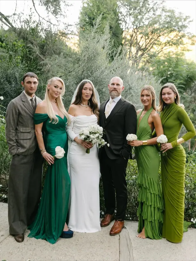 Bak Anak Kembar, Potret Anggun Gigi Hadid dan Bella Hadid Jadi Bridesmaid Pernikahan Sang Kakak