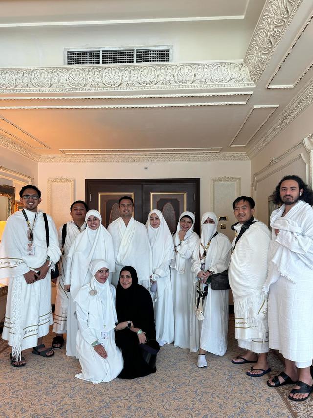 Jalani Ibadah Haji, Ini 7 Potret Raffi Ahmad dan Nagita Slavina di Depan Kabah