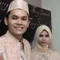 Ben Kasyafani dan calon istri, Nesyana Ayu Nabila saat melakukan fiting baju pengantin. (Herman Zakharia/Liputan6.com)