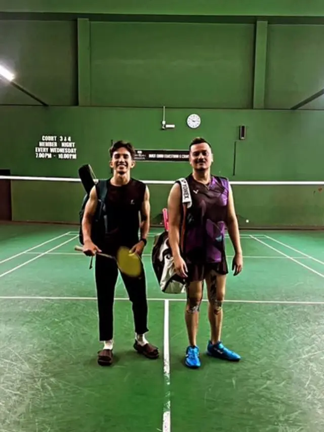 6 Potret Fazley dan Imran Aqil Artis Malaysia Jadi Lawan Vincent-Duta di Tepok Bulu
