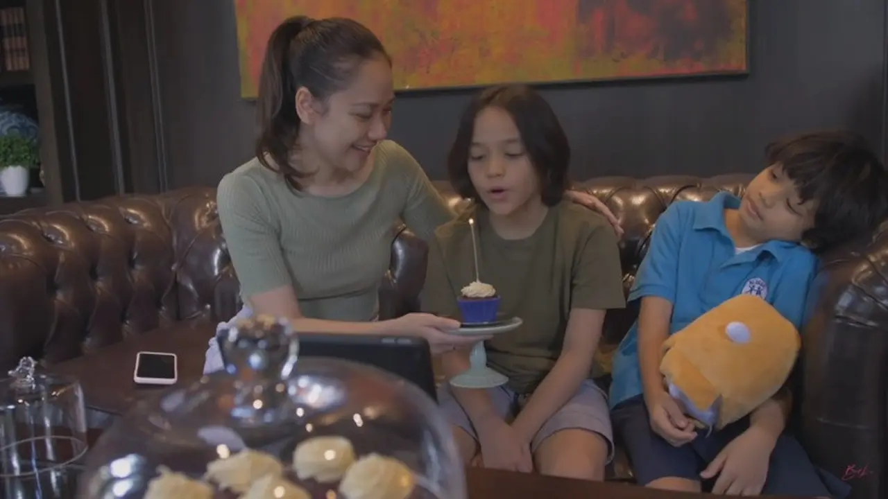 7 Potret Bunga Citra Lestari dalam Ulang Tahun Noah Ke-10