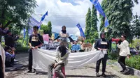 Nilai A Berubah Jadi E, Mahasiswa Stikosa-AWS Protes Gelar Demo Teatrikal