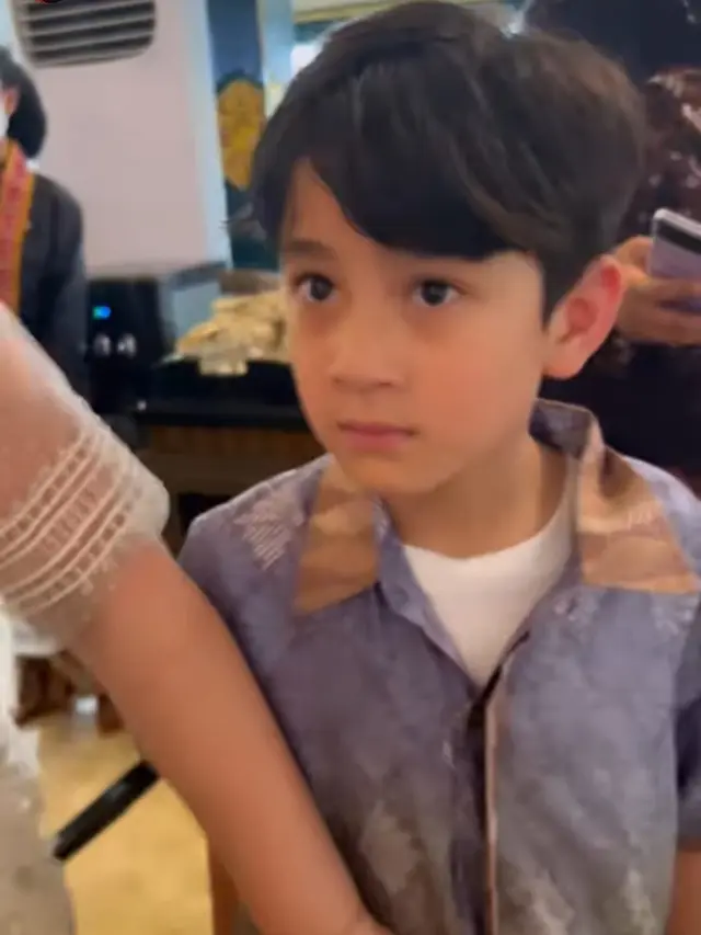 Rafathar ketika bertemu Jan Ethes di Yogyakarta, 10 Desember 2022. (Foto: Dok. Instagram @raffinagita1717)