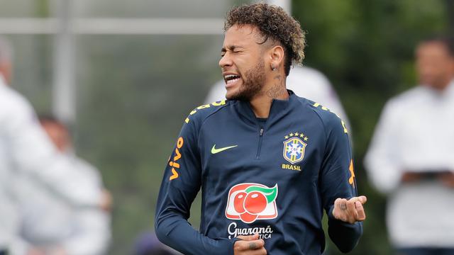 Tingkah Usil Neymar saat Sesi Latihan Bersama Timnas Brasil