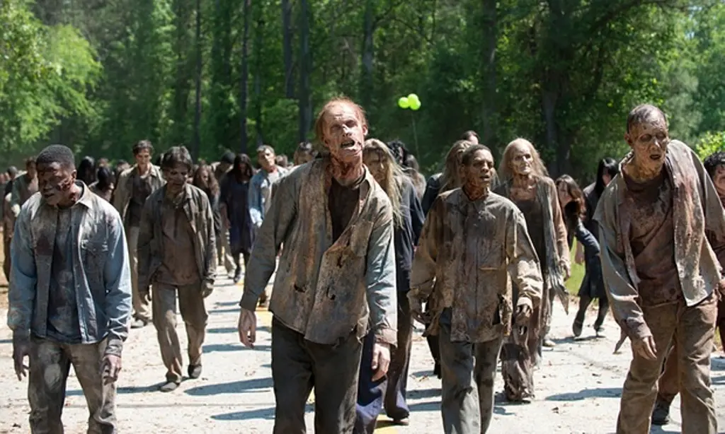 Mabuk, Nonton Film Horor, Pria Ini Serang 'Zombie' Hingga Tewas. Ilustrasi film The Walking Dead. (The Guardian)