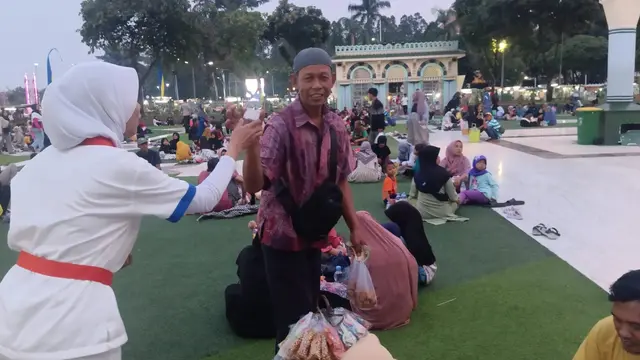Sejukkan Ramadan, AQUVIVA Bagikan 450.000 Air Mineral untuk Buka Puasa di Seluruh Indonesia