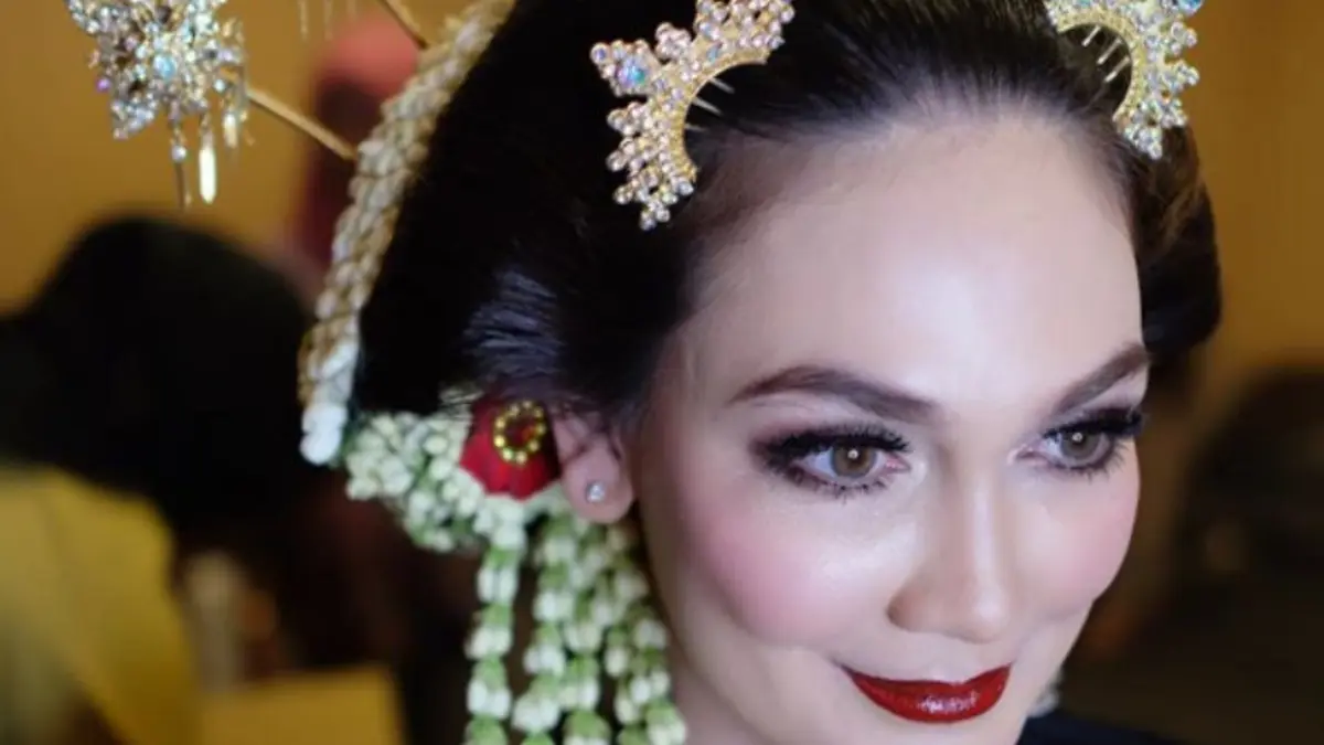Jadi Pengantin Jawa, Aura Kecantikan Luna Maya Terpancar Maksimal