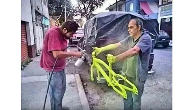 6 Kelakuan Kocak Bapak-bapak saat Kerja Sama Ini Bikin Ketawa