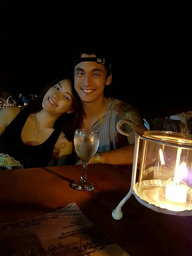6 Momen Manis Rendy Kjaernett 'FTV' dan Istri yang Jarang Tersorot