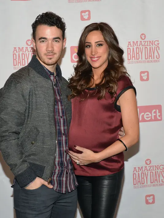 Mantan personel 'Jonas Brothers', Kevin Jonas tengah merasakan kebahagiaan bersama istrinya, Danielle Deleasa. Pasalnya, kedua pasangan ini sedang menyambut kehamilan kedua pada istrinya. (AFP/Bintang.com)