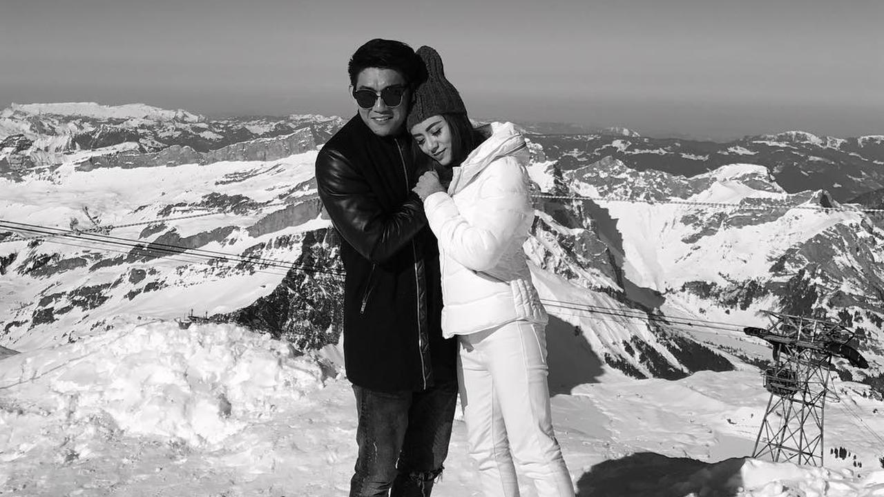 [Fimela] Ifan Seventeen dan Istri