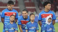 Winger Timnas Filipina U-23, Javier Mariona (tengah) saat menghadapi Timnas Indonesia U-23 dalam laga Piala AFF U-23 2025 di Stadion Utama Gelora Bung Karno, Jakarta, Jumat (18/7/2025). (Bola.com/M. Iqbal Ichsan).