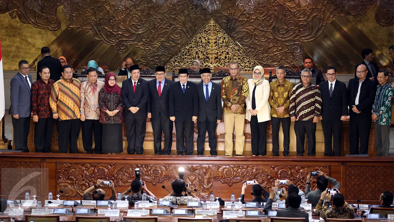 20170406-Anggota KPU dan Bawaslu Terpilih Dibawa ke Paripurna-Tallo