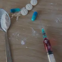 Tora Sudiro dan Mieke Amalia memiliki 30 butir Dumolid. Apa itu Dumolid? (Sumber foto: hellosehat.com)