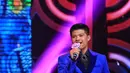 Berbagai pujian didapat saat membawakan lagu Senandung Rembulan. Lagu itu dibawakan dengan apik, hingga mendapatkan lima lampu hijau dari para juri pada malam Top 5 Besar Result Show D'Academy 4. (Adrian Putra/Bintang.com)