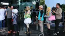Pengunjung menggunakan kostum tokoh animasi saat mengantri untuk melihat Comic Frontier 7  di Semesco, Jakarta, Minggu (31/7).Acara ini cocok buat anda penyuka anime, manga dan cosplay unik. (Liputan6.com/Angga Yuniar)