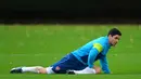 Gelandang Arsenal Mikel Arteta saat sesi latihan di London Colney, Inggris, 3 November 2014. Arteta akan menandatangani kontrak hingga 2023 bersama Tim Meriam London. (Photo by GLYN KIRK/AFP)