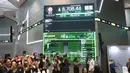 Presiden Direktur Superbank, Tigor M. Siahaan mengatakan bahwa pencatatan saham di IDX membuka babak baru dalam perjalanan PT Super Bank Indonesia Tbk (IDX: SUPA; “Superbank”). Tampak dalam foto, layar monitor menampilkan pencatatan perdana saham PT Super Bank Indonesia Tbk (SUPA) di Bursa Efek Indonesia (BEI), Rabu (17/12/2025). (Kapanlagi.com/Budy Santoso)