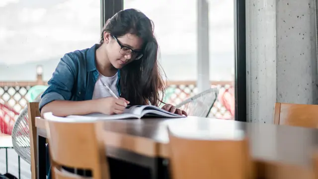 Contoh ilustrasi belajar di pagi hari