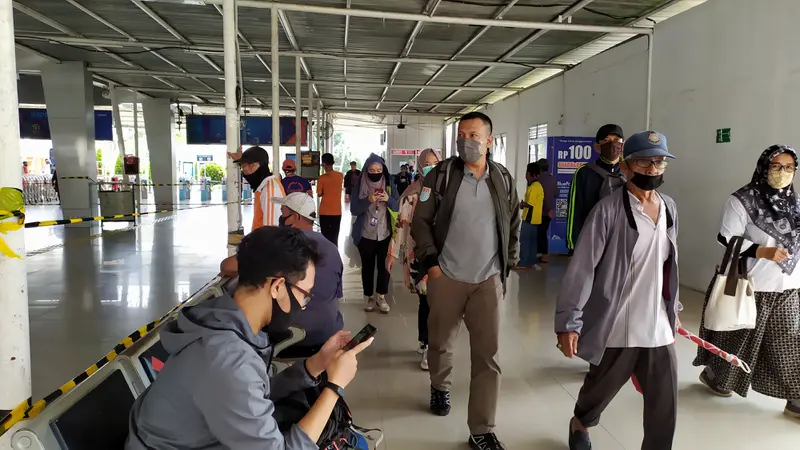 Jumlah penumpang KRL di Stasiun Bogor meningkat 10 persen dampak perkantoran di Jakarta mulai beroperasi