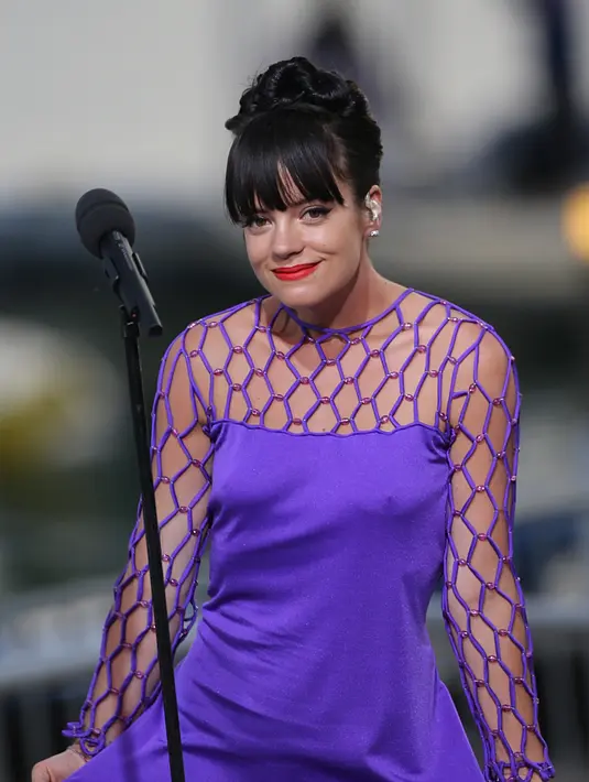 Lily Allen sering diusir dari beberapa sekolah mungkin sebuah hal yang biasa. Lily sudah 13 kali dikeluarkan dari sekolah karena ketahuan merokok dan minum minuman keras. (AFP/Bintang.com)