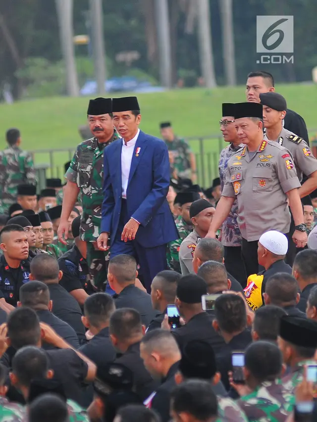 Presiden Jokowi Buka Puasa Bersama dengan TNI-Polri