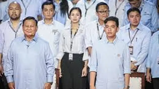 Potret Mayor Teddy saat menghadiri acara debat perdana capres pemilu 2024 (Sumber: Liputan6)