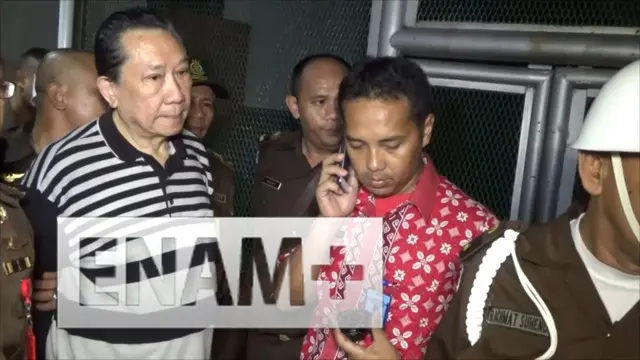 Setelah buron 13 tahun, terpidana kasus korupsi dana BLBI pada Bank Modern, Samadikun Hartono, dibawa dari Kejaksaan Agung ke Lembaga Pemasyarakatan Salemba, Jakarta, pada Jumat ( 22/4/2016)