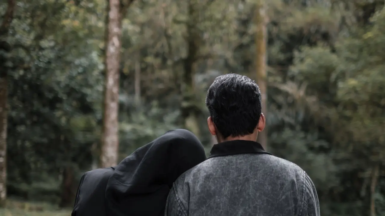 Bukan Cuek, Ini Zodiak yang Tetap Butuh Waktu Sendiri Saat Jatuh Cinta