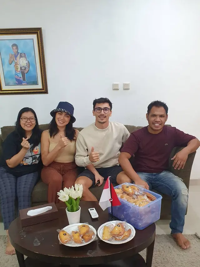 Dibaptis, Ini 7 Kebersamaan Jessica Iskandar dan Vincent Verhaag bersama Pendeta