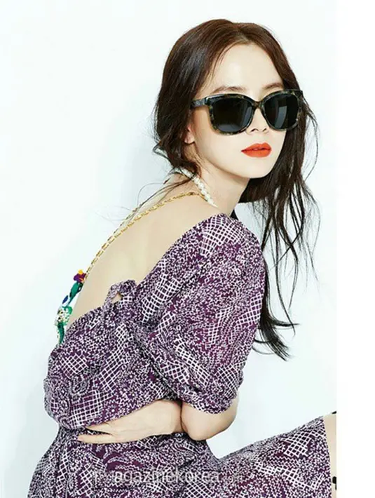 “Song Ji Hyo sangat terluka dengan berita ini. Terlebih ketika ia mengetahui dirinya telah dihapus dari acara itu. Ia mengurung diri dan hanya menangis,” ucap sumber. (Instagram/jihyo_0815)