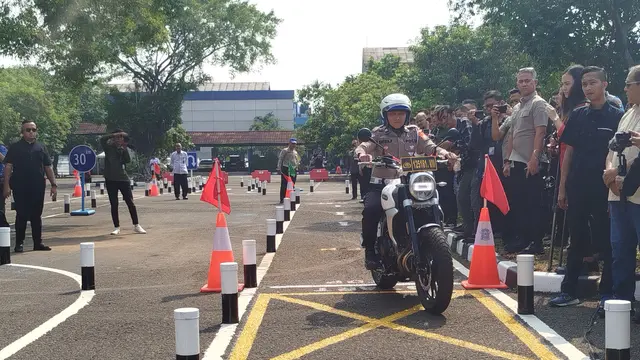 Kegiatan Launching Surat Izin Mengemudi (SIM) C1 bagi pemotor bermesin 250 cc hingga 500 cc.
