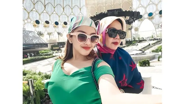 Ikuti Jejak Sang Nenek, Ini 6 Potret Rumy Rach Cucu Elvy Sukaesih