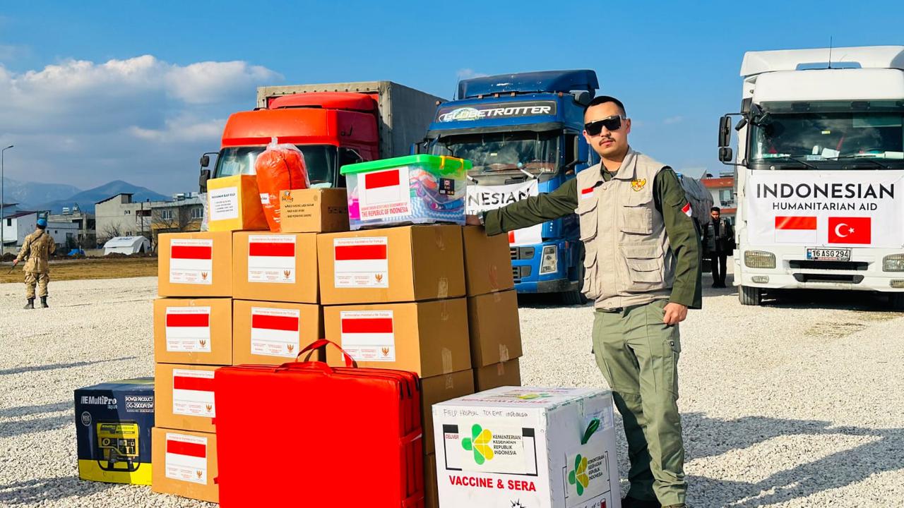 Gusti Ega Putrawan, kekasih artis Elina Joerg, mengirimkan bantuan untuk korban gempa di Turki dan Suriah.