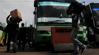 Sebanyak 700 armada bus disiapkan untuk menyambut para pemudik, Jakarta, (24/7/14) (Liputan6.com/ Johan Tallo) 