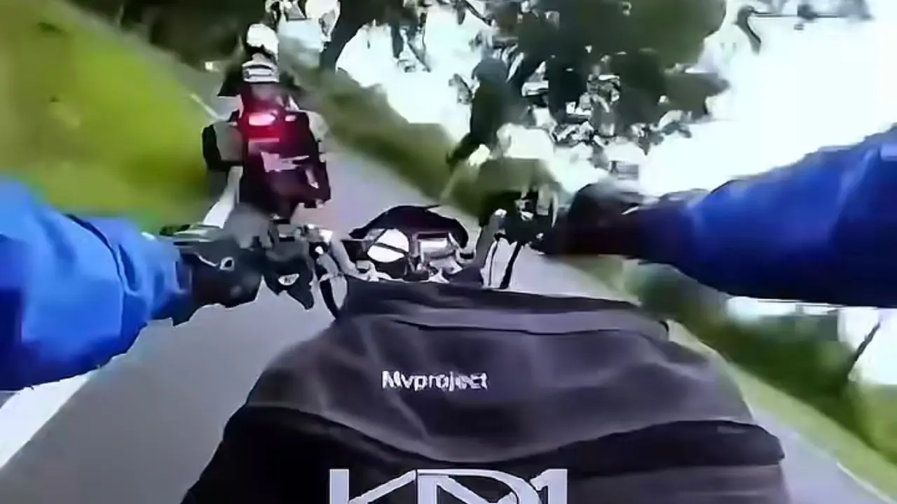 Video viral pemotor disalip motor gede (moge) di cianjur hingga masuk jurang.