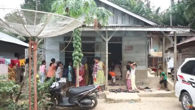 Ucok Baba dan kediamannya yang berubah (Youtube/Ucok Baba Official)