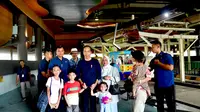 Presiden Joko Widodo atau Jokowi Saat mengajak dua cucunya jalan-jalan di Taman Mini Indonesia Indah (TMII) Jakarta. (Dok. Rusman - Biro Pers Sekretariat Presiden)