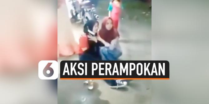VIDEO: Perampok Bertopeng Sekap Karyawan Minimarket Bogor