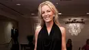 Catherine Ommanney berpose selama pemutaran perdana "The Real Housewives Of D.C." di The Madison Hotel di Washington, DC. pada 5 Agustus 2010. Ommanney dan Harry pernah kedapatan saling memagut bibir 2007. (AFP/Kris Connor)