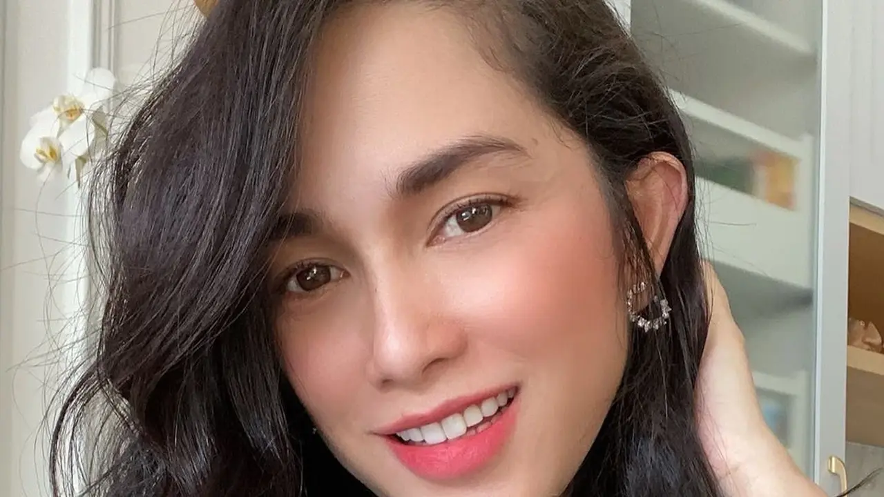 [Fimela] Ussy Sulistiawaty dan Andhika Pratama