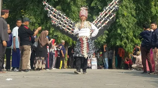 Kampanye Bebas Limbah Plastik, Purwakarta Gelar Fashion Show Berbasis Lingkungan
